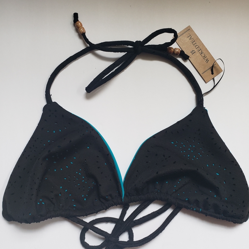 NWT WICKEDTEAL 13 black bikini top w/teal lining